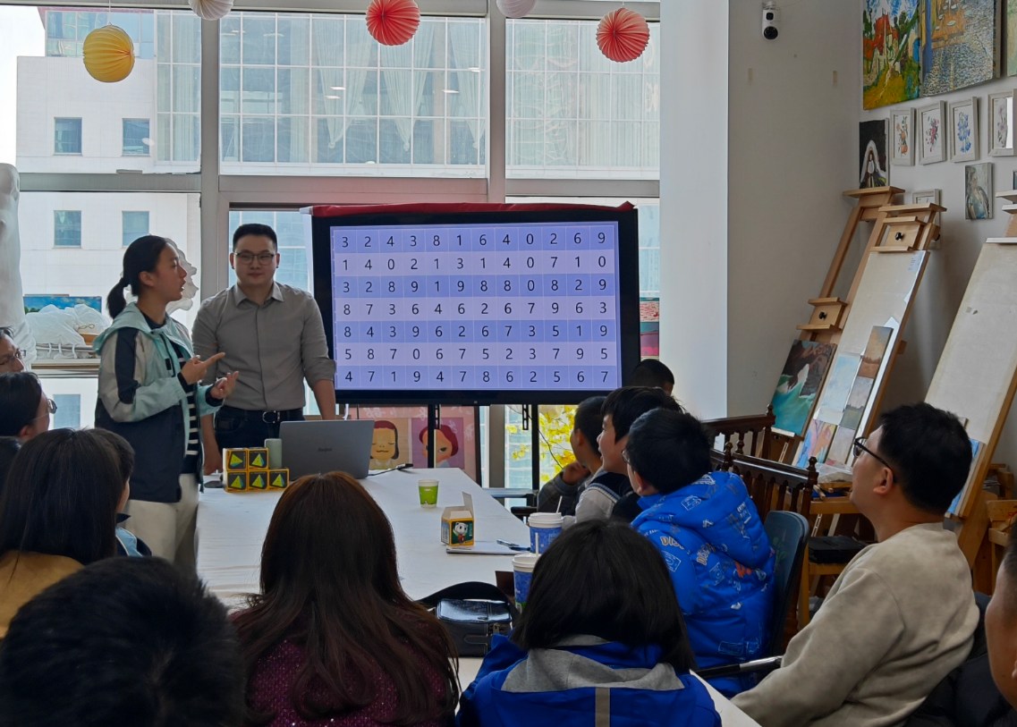 孩子积极回答问题