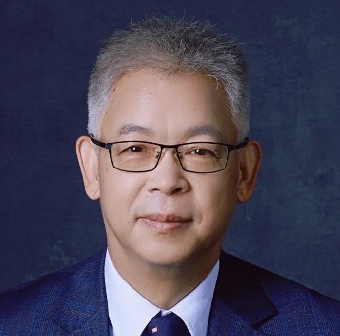 黄益平先生照片
