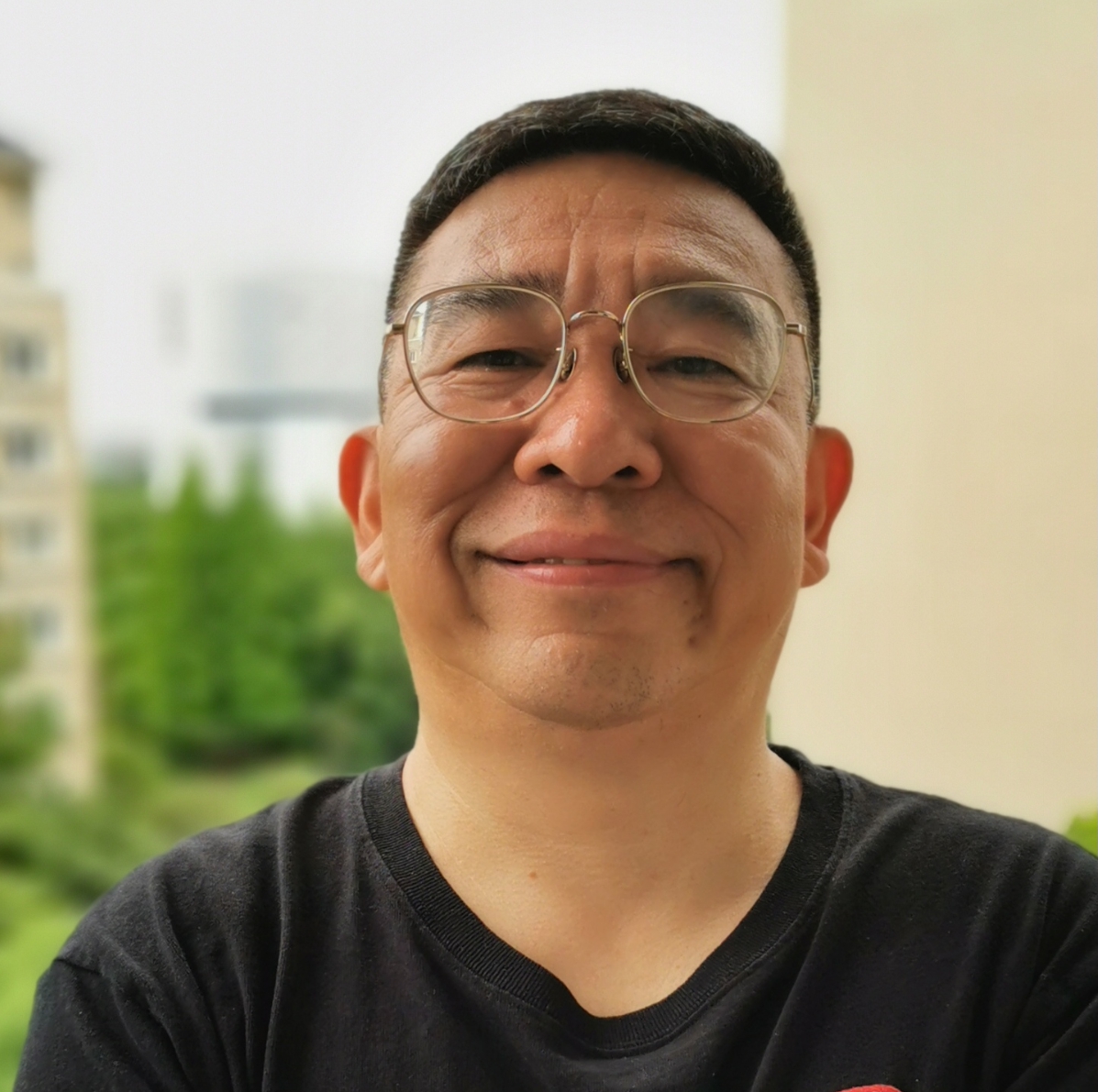 孔华威