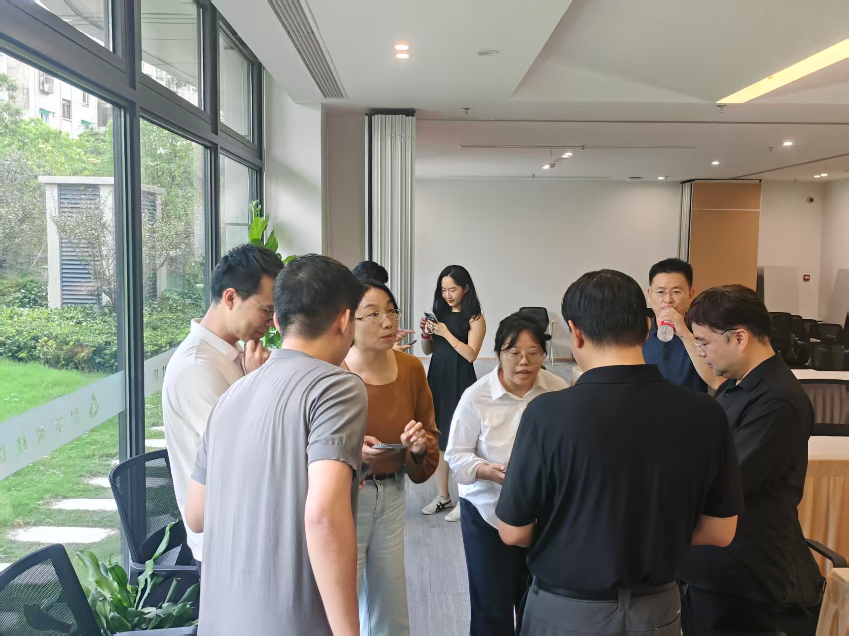 会场休息区,舒适的沙发和交流空间