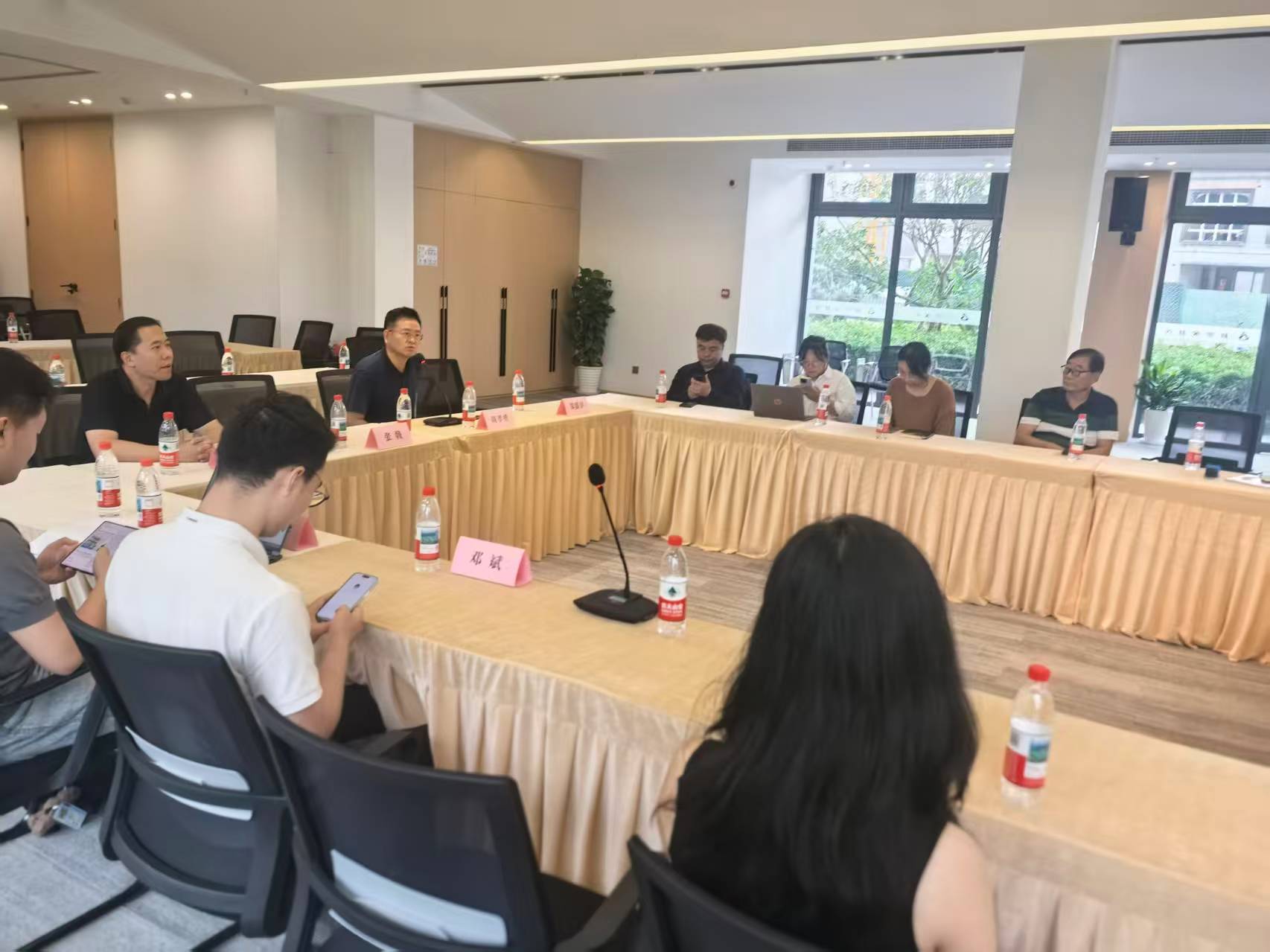 会议设备,先进的投影和音响系统
